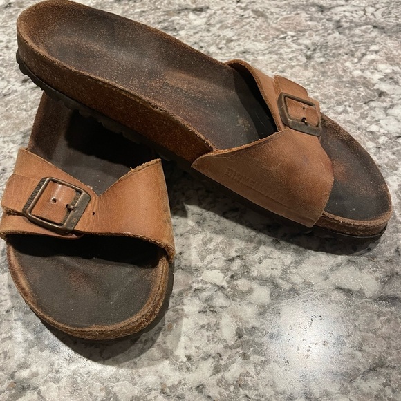 Birkenstock woman’s size 38 Slide tan leather Sandals - Picture 2 of 10